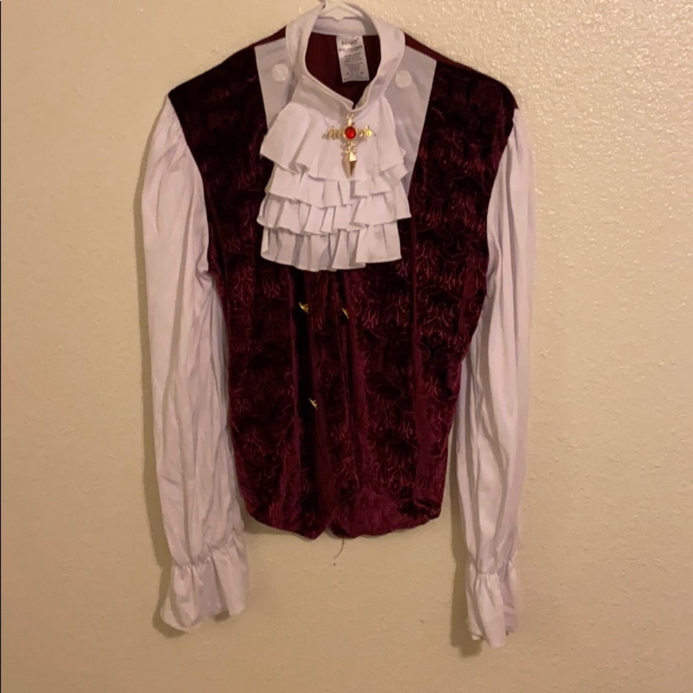 Men’s Vampire Halloween Costume in Medium
